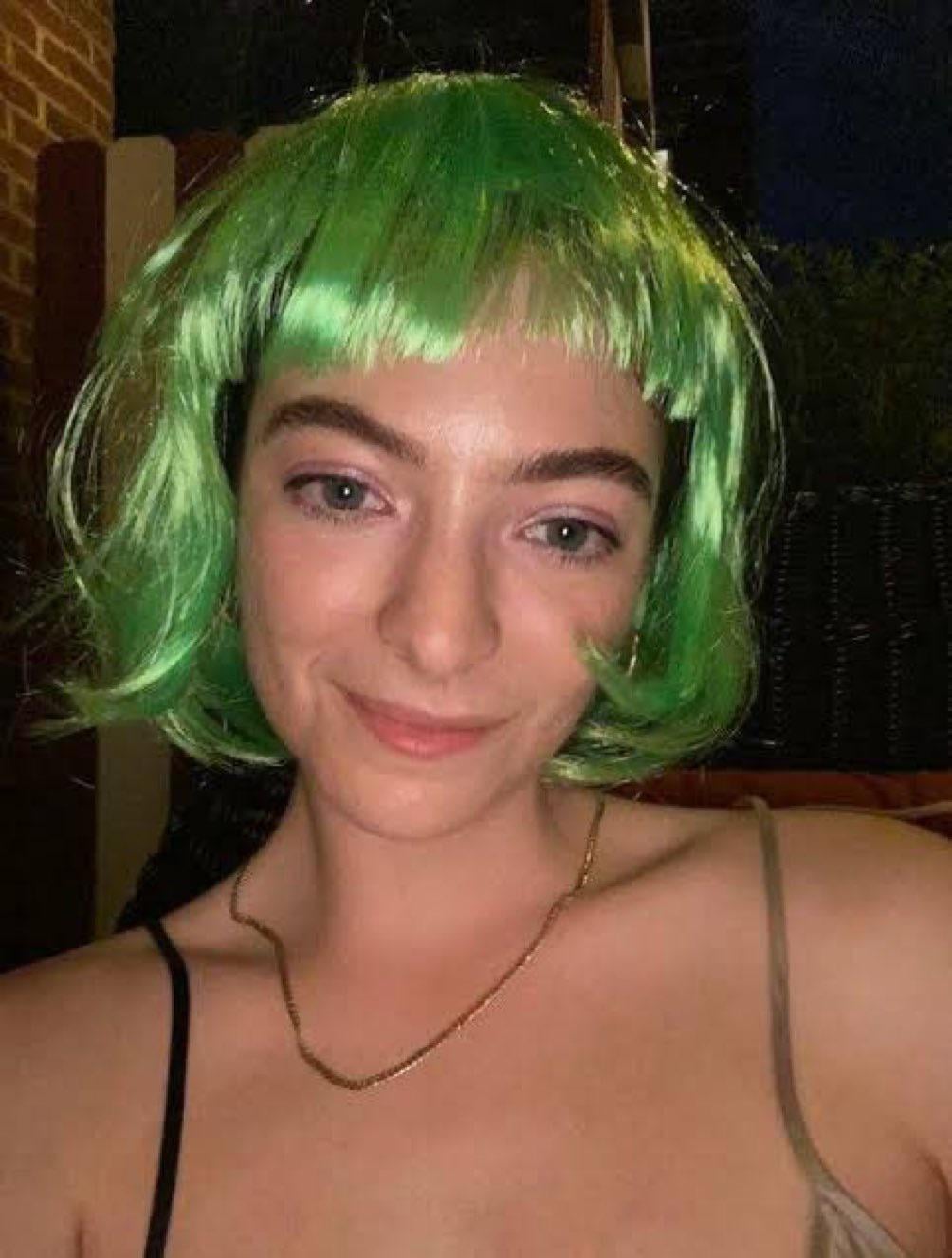 Lorde Stuns Fans With Unexpected Club Night Visit Lorde Stuns Fans With Unexpected Club Night Visit