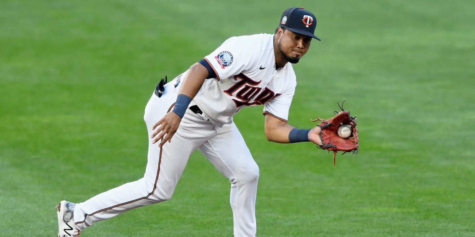 Luis Arraez Injured In Collision: Details On The Dubón Incident Luis Arraez Injured In Collision: Details On The Dubón Incident