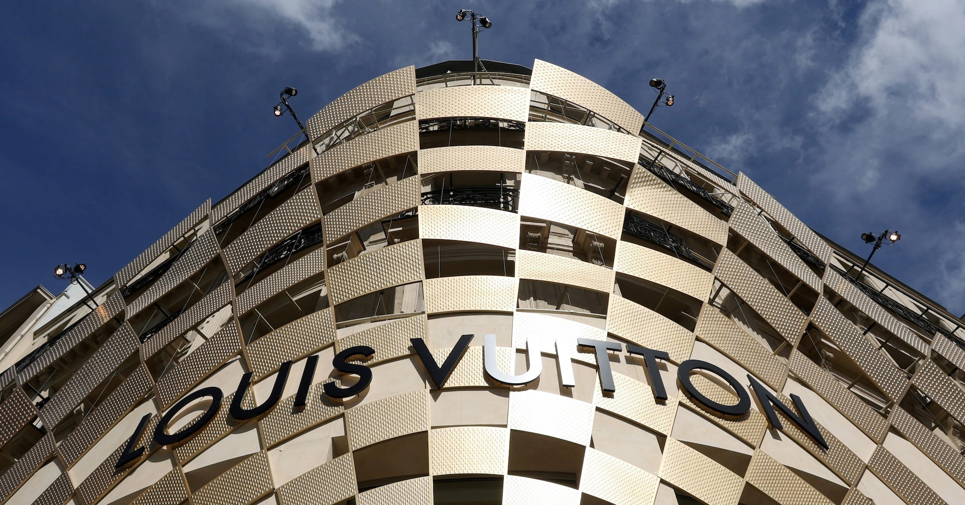 LVMH Shares Plunge 8.2%: Q1 Sales Disappoint LVMH Shares Plunge 8.2%: Q1 Sales Disappoint
