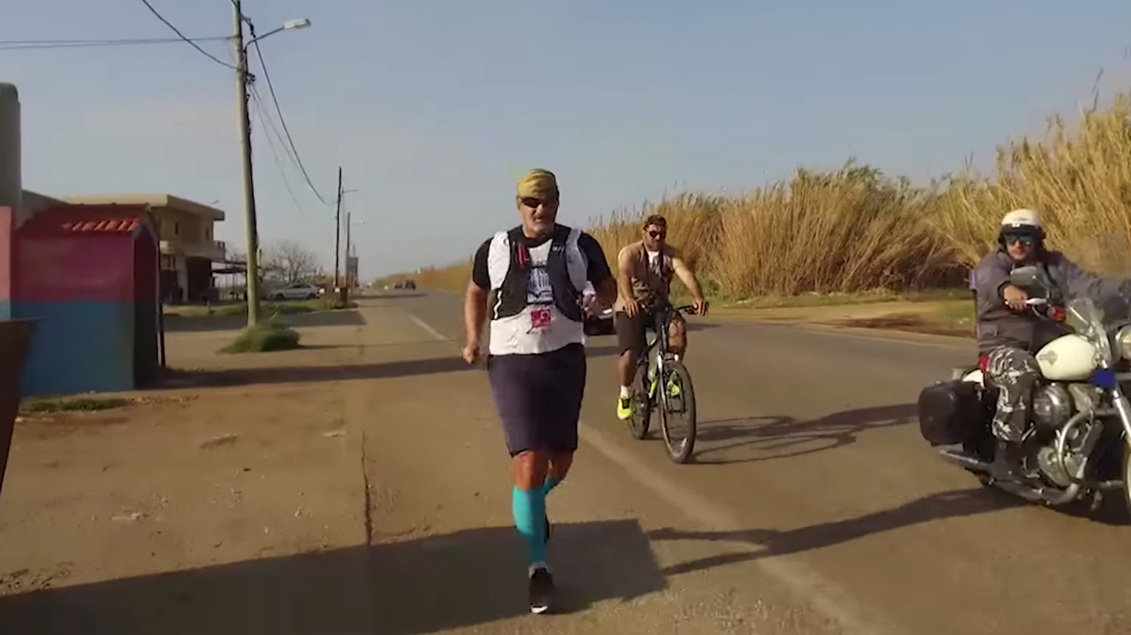 Man Breaks Record: Fastest Trans-Australia Foot Crossing Man Breaks Record: Fastest Trans-Australia Foot Crossing