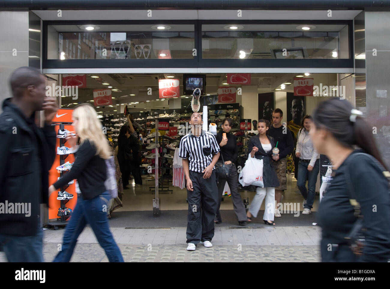 Man Dead After West Broad Street Foot Locker Argument: Crime Insider Report