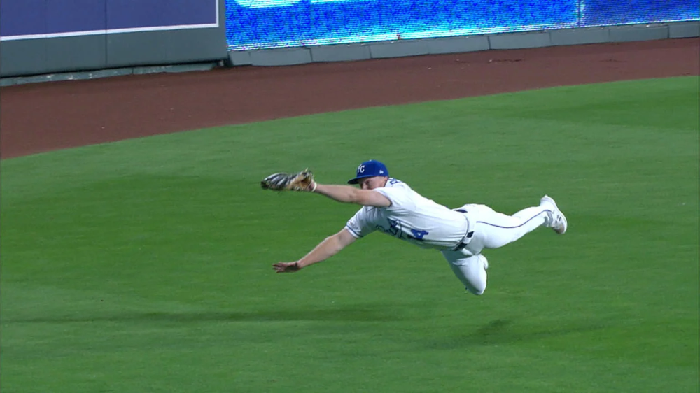 Mariners' Spectacular Catch: Outfielder's Dedication Against Giants Mariners' Spectacular Catch: Outfielder's Dedication Against Giants