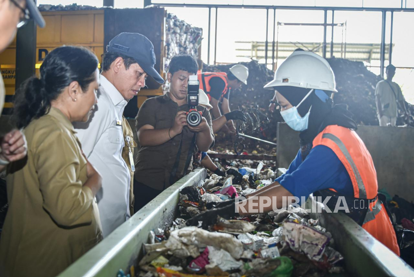Menteri Hanif Faisol: Pembelajaran Dari Suksesnya Pengelolaan Sampah Di Bali Menteri Hanif Faisol: Pembelajaran Dari Suksesnya Pengelolaan Sampah Di Bali