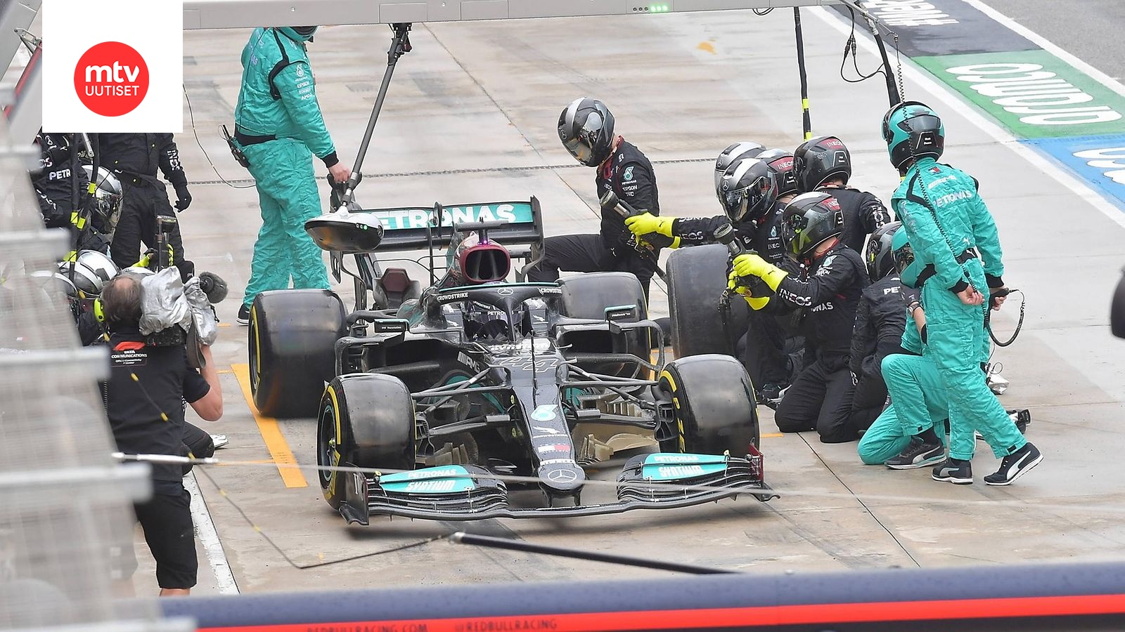 Miksi Lewis Hamilton Ei Aja Ferrarilla? Syvällinen Analyysi Miksi Lewis Hamilton Ei Aja Ferrarilla? Syvällinen Analyysi