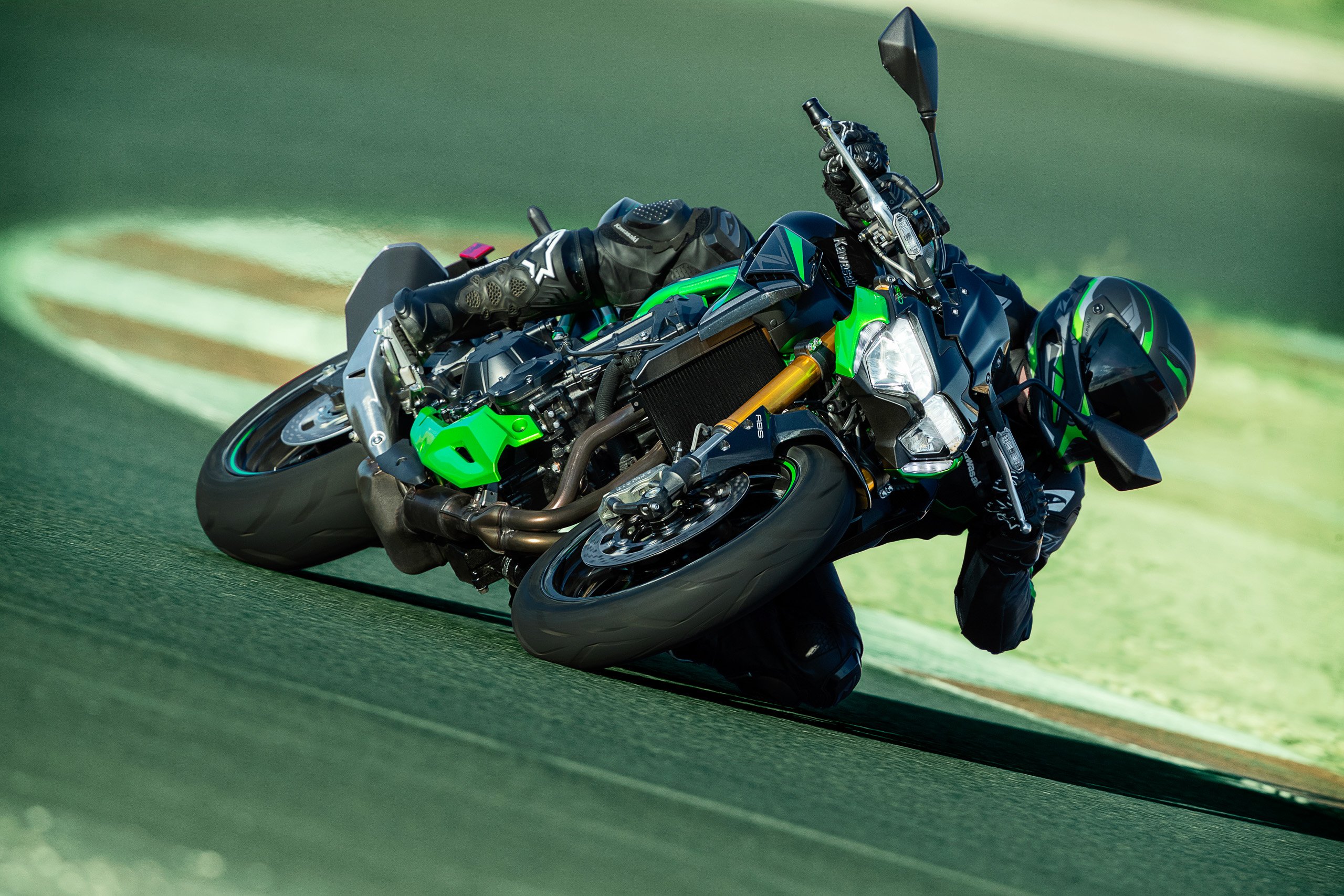 Motor Baru Kawasaki: Z900 Dan Z900 SE Meluncur Dengan Harga Menarik Motor Baru Kawasaki: Z900 Dan Z900 SE Meluncur Dengan Harga Menarik