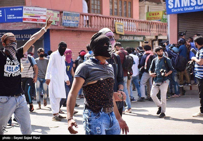 مقبوضہ کشمیر میں بھارتی فوج کی وحشت: عید پر نوجوان شہید مقبوضہ کشمیر میں بھارتی فوج کی وحشت: عید پر نوجوان شہید