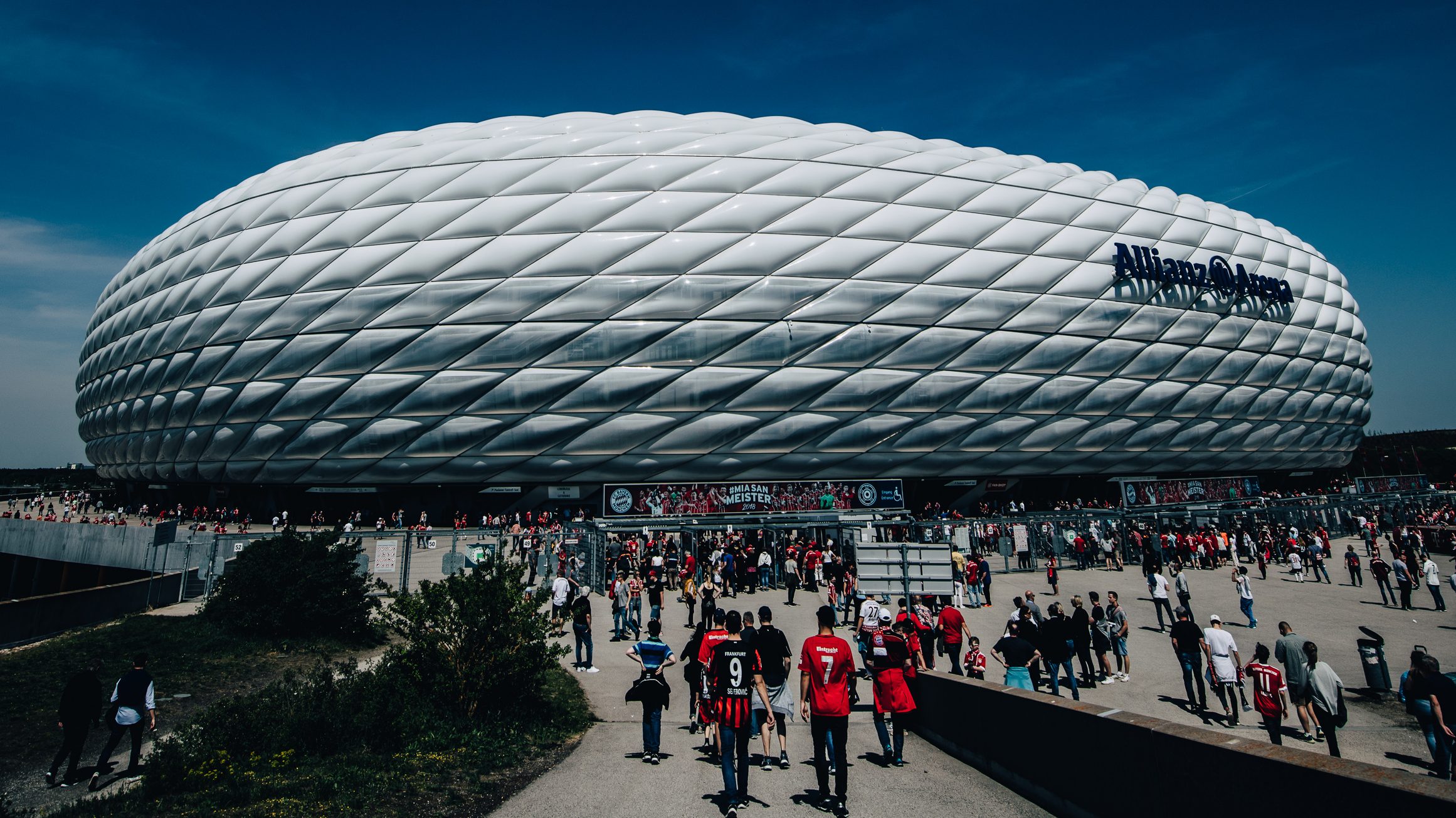 Müller's Allianz Arena Farewell: Bayern Celebrate Championship Win Müller's Allianz Arena Farewell: Bayern Celebrate Championship Win