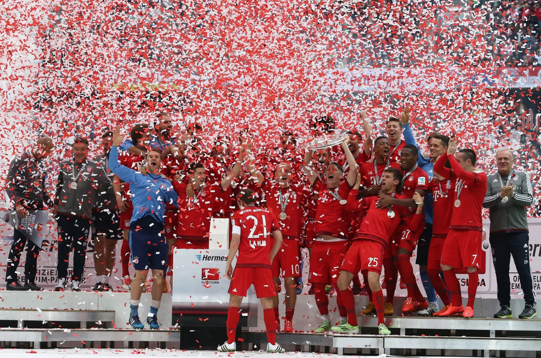 Müller's Last Home Match: Bayern Munich Celebrate Bundesliga Win Müller's Last Home Match: Bayern Munich Celebrate Bundesliga Win