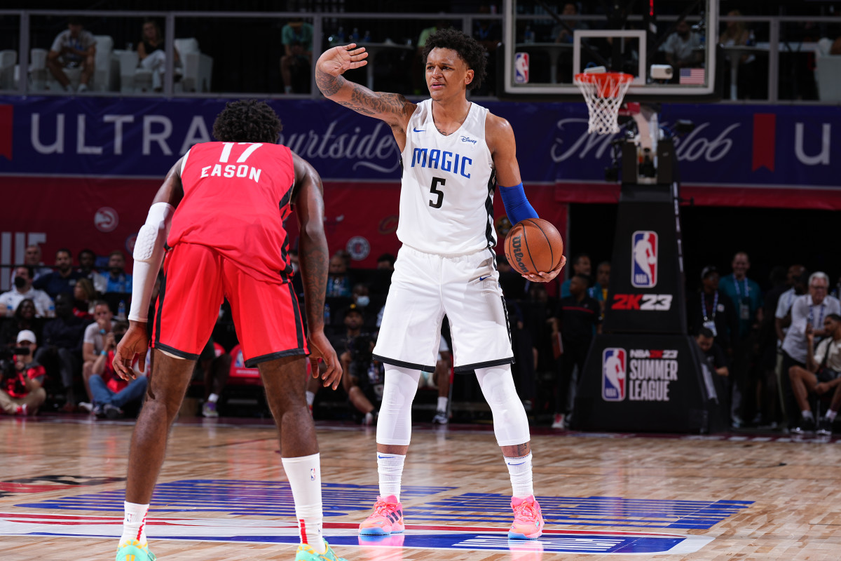 NBA World Reacts: Russell Westbrook's Vintage Performance In Nuggets-Warriors Game NBA World Reacts: Russell Westbrook's Vintage Performance In Nuggets-Warriors Game