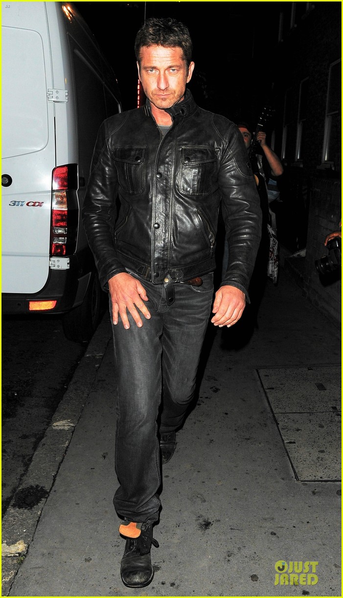 Nepotism In Hollywood: Actress Poses With Gerard Butler Nepotism In Hollywood: Actress Poses With Gerard Butler