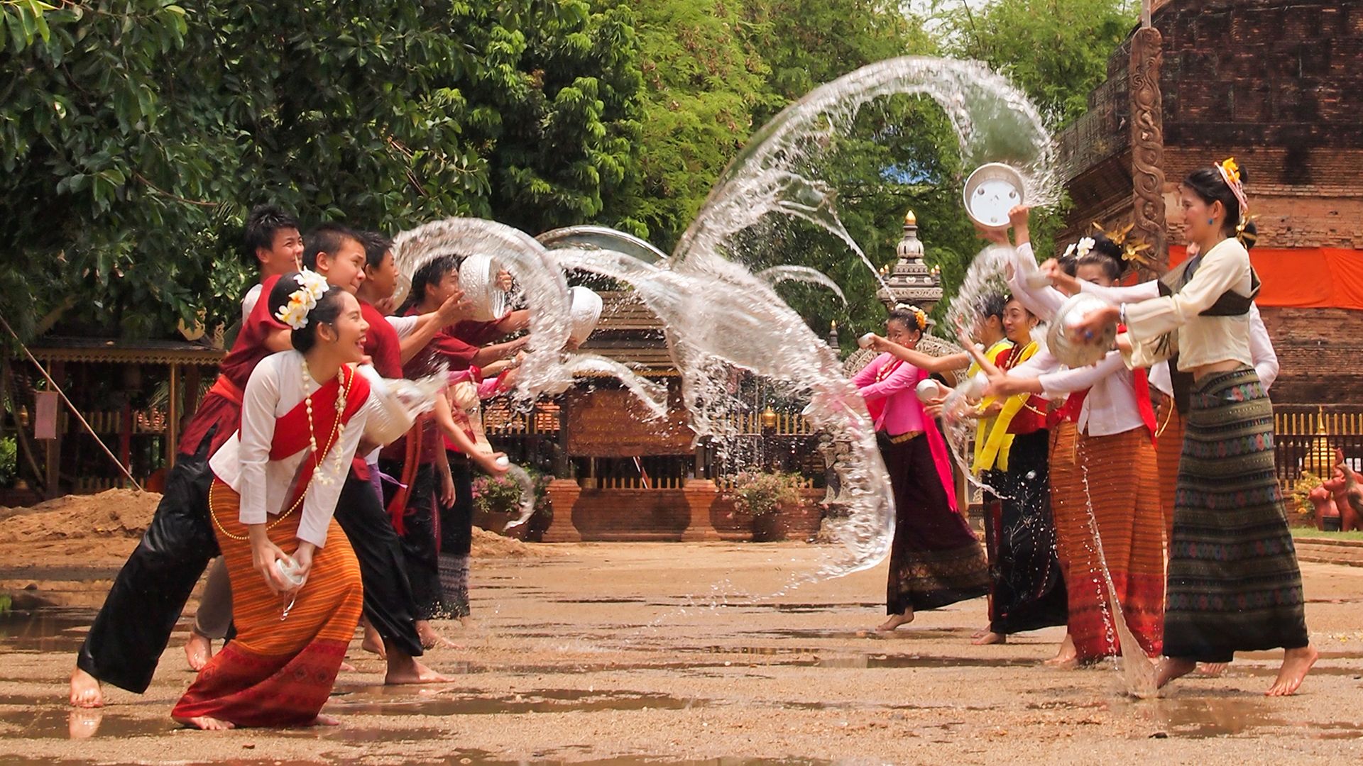 Nepozaben Songkran: Vodni Festival Na Tajskem Nepozaben Songkran: Vodni Festival Na Tajskem