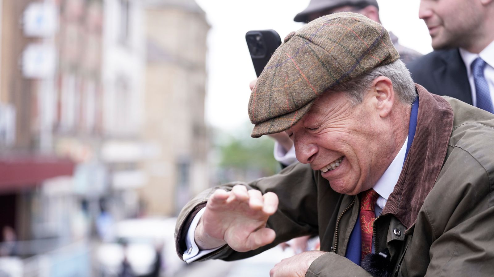 Nigel Farage In Shrewsbury: Reform UK Leader's Visit Sparks Controversy Nigel Farage In Shrewsbury: Reform UK Leader's Visit Sparks Controversy