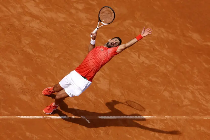 Novak Djokovic'in 37 Yaşındaki Efsanevi Performansı Novak Djokovic'in 37 Yaşındaki Efsanevi Performansı