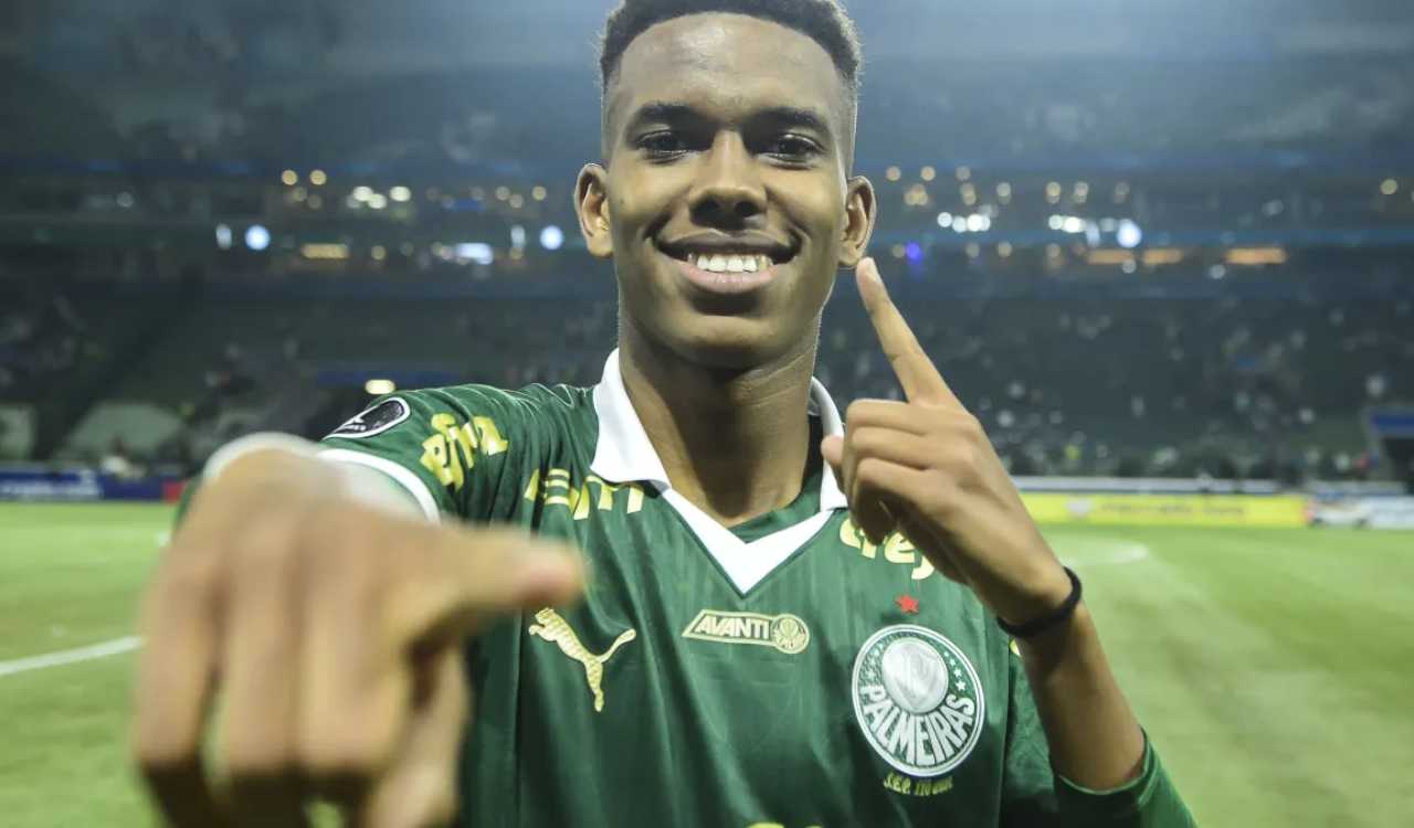 Palmeiras: Estêvão Sofre Mal-Estar Na Altitude E É Substituído Palmeiras: Estêvão Sofre Mal-Estar Na Altitude E É Substituído