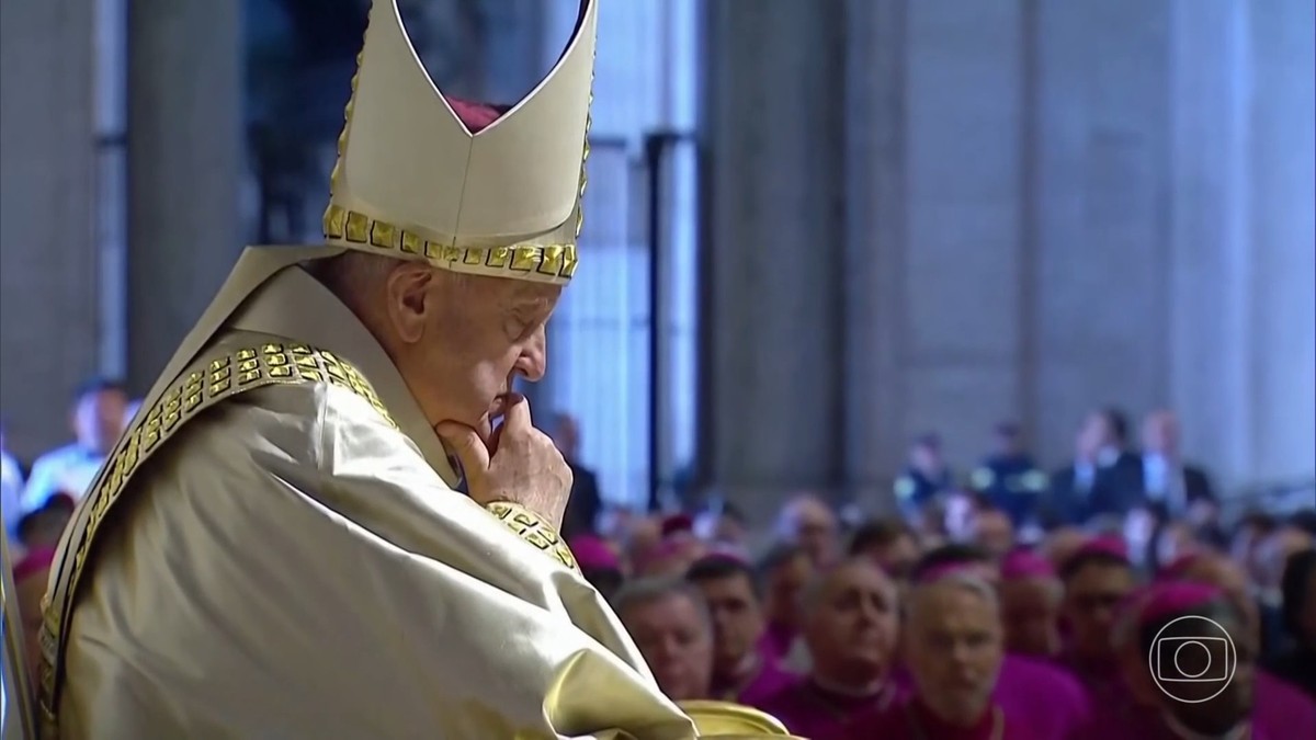Papa Francisco: Fiéis Dormem Nas Ruas Para A Missa De Seu Funeral Papa Francisco: Fiéis Dormem Nas Ruas Para A Missa De Seu Funeral