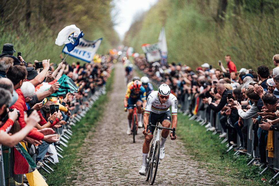 Paris-Roubaix: Spectator Who Threw Bottle At Van Der Poel Turns Himself In