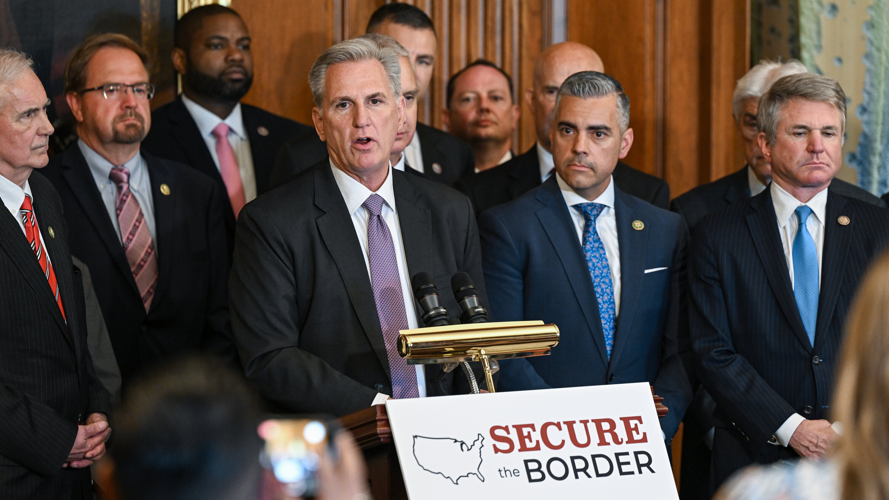 Parliamentary Scrutiny Of Undocumented Migrant Labor Intensifies Parliamentary Scrutiny Of Undocumented Migrant Labor Intensifies