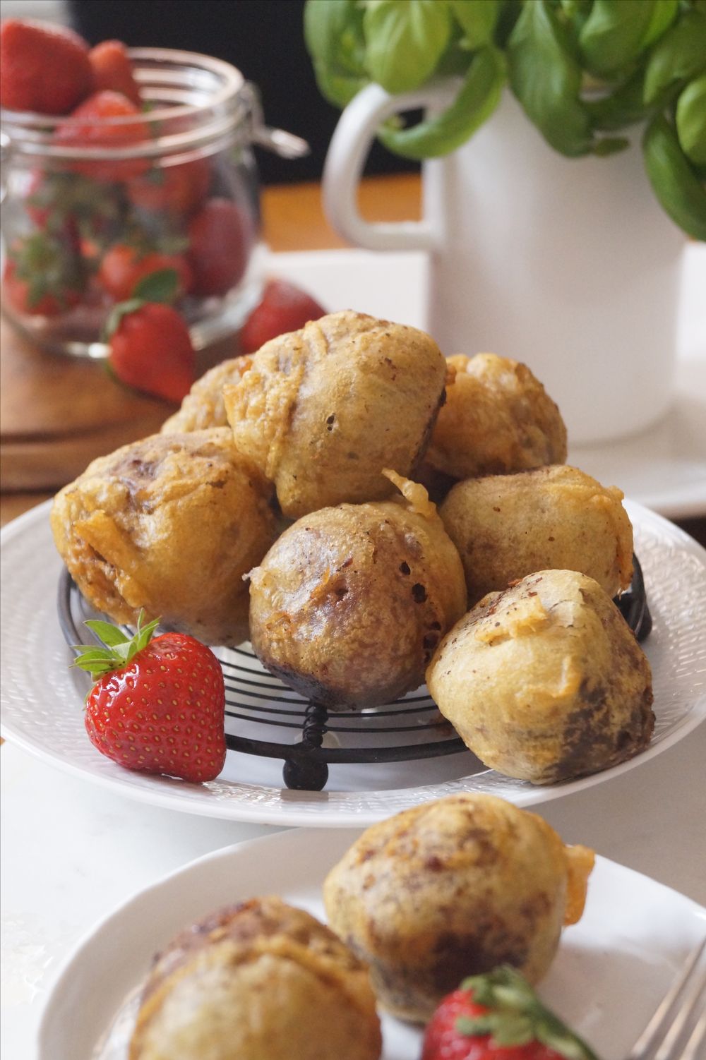 Perfekta Kycklingnuggets: Friterade I Majsflingor Och Lättlagad Sallad Perfekta Kycklingnuggets: Friterade I Majsflingor Och Lättlagad Sallad