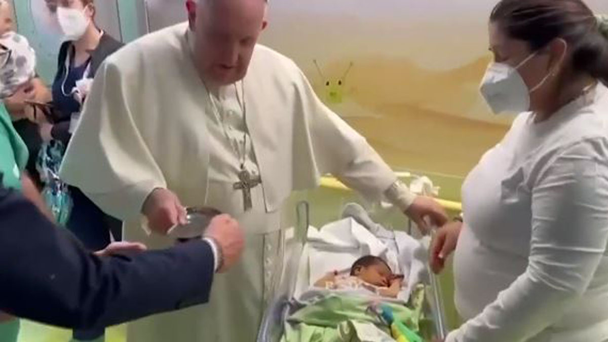 Pope Francis Dead At 88 Following Pneumonia Battle Pope Francis Dead At 88 Following Pneumonia Battle