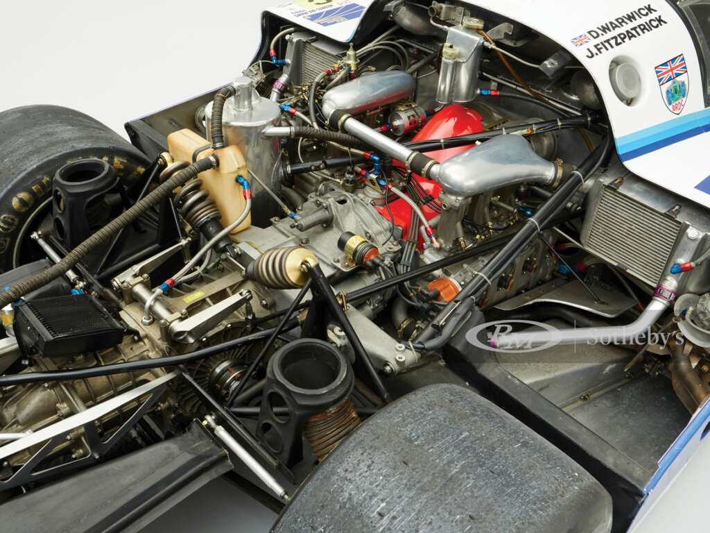 Porsche 956'nın Tavanından Asılı Sergilenmesinin Teknik Sebepleri Porsche 956'nın Tavanından Asılı Sergilenmesinin Teknik Sebepleri