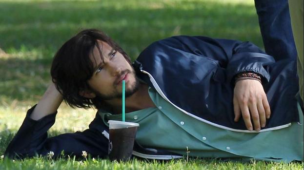 Post-Venice Film Shoot: Ashton Kutcher And Mila Kunis Enjoy Beverly Hills Outing