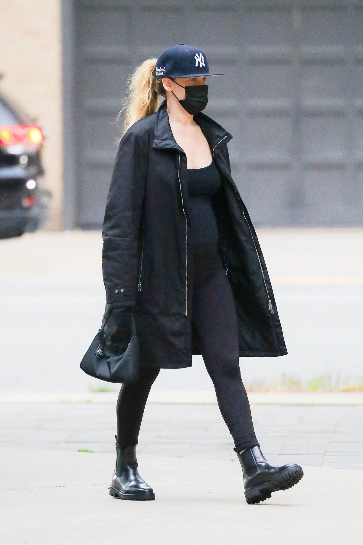 Pregnant Jennifer Lawrence Steps Out In New York City Pregnant Jennifer Lawrence Steps Out In New York City