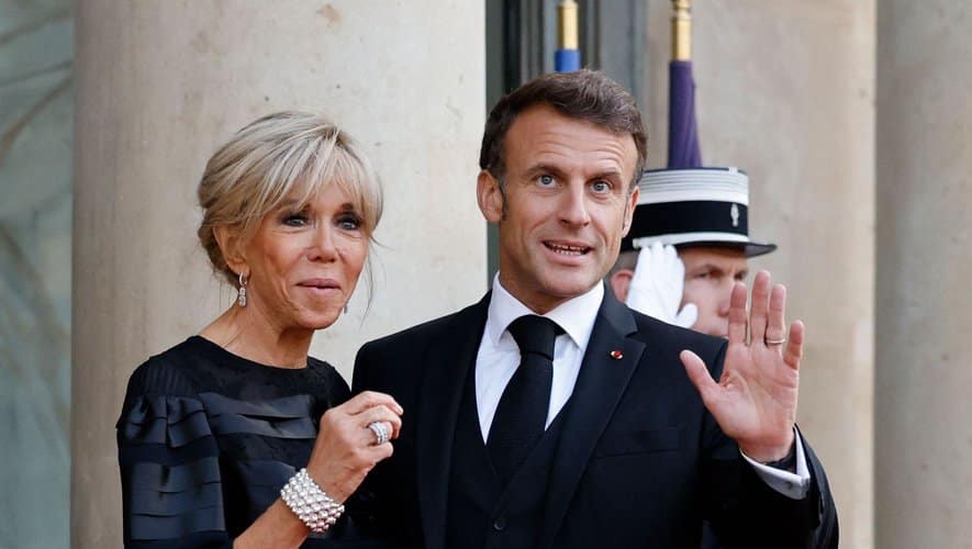 Réaction D'Emmanuel Macron: Au-delà De La Douleur, Une Image Rare Réaction D'Emmanuel Macron: Au-delà De La Douleur, Une Image Rare