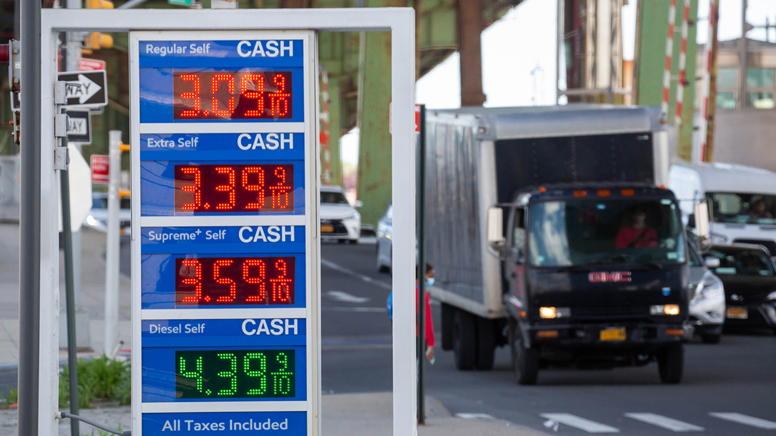 Record Low Gas Prices Expected For Memorial Day Weekend Record Low Gas Prices Expected For Memorial Day Weekend