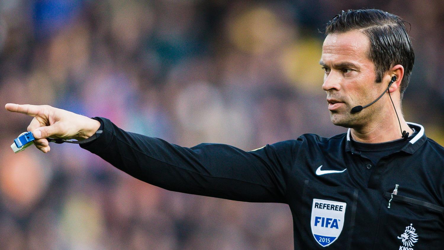 Refereeing Blunder: Ajax Lead Reduced, AZ Six Points Behind Refereeing Blunder: Ajax Lead Reduced, AZ Six Points Behind