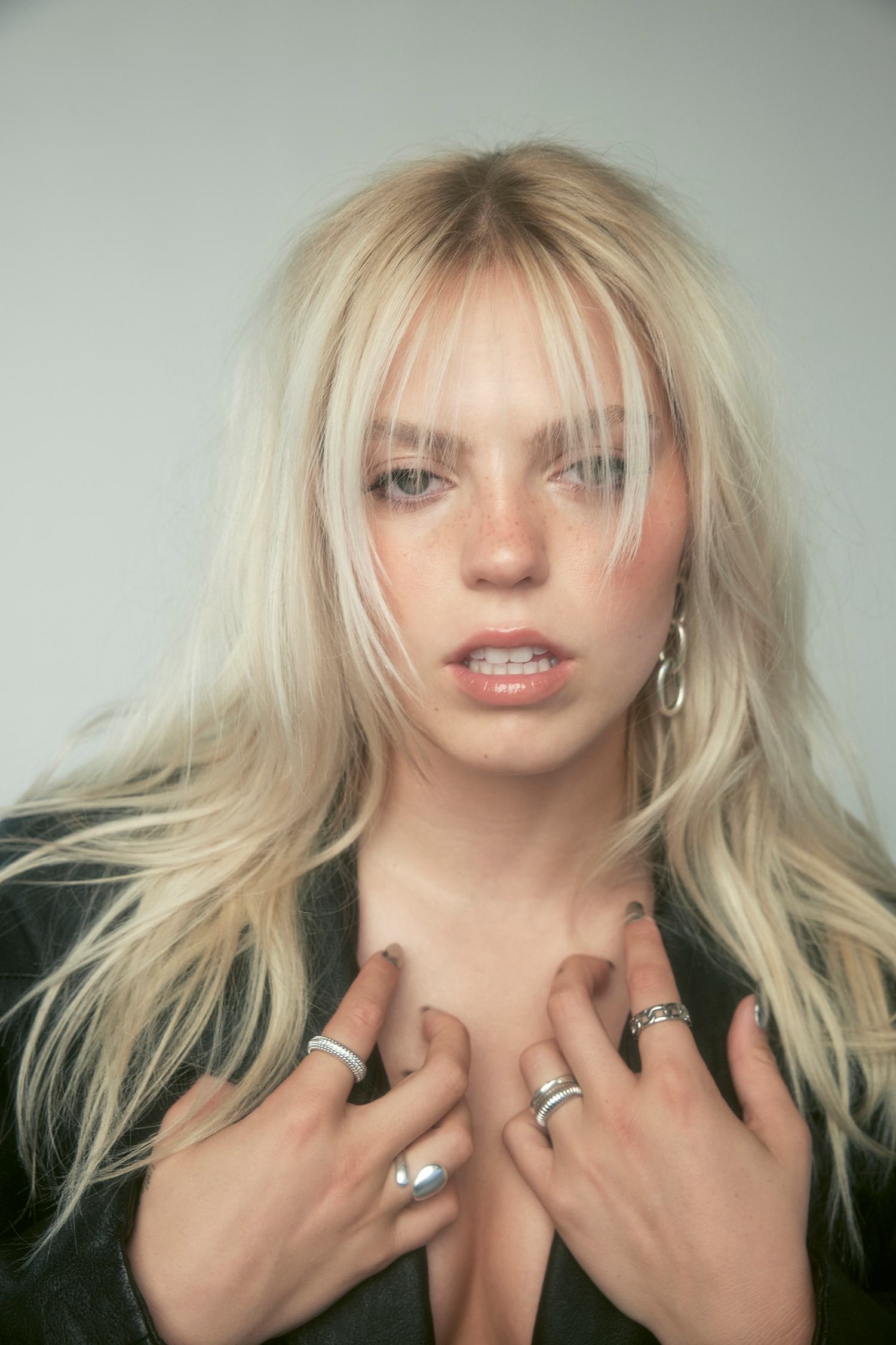 Reneé Rapp's Topless Video: A Significant Moment For LGBTQ+ Visibility Reneé Rapp's Topless Video: A Significant Moment For LGBTQ+ Visibility