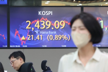 Retailers Warn: Temporary Reprieve On Tariff Price Hikes