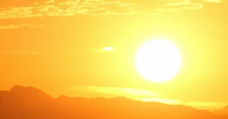 Rising Temperatures In South Bengal: Holi Brings Extreme Heat Rising Temperatures In South Bengal: Holi Brings Extreme Heat