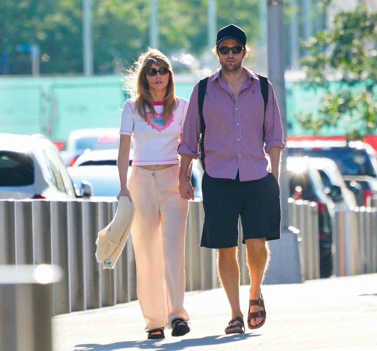 Robert Pattinson Rehearses New Role With Suki Waterhouse Robert Pattinson Rehearses New Role With Suki Waterhouse