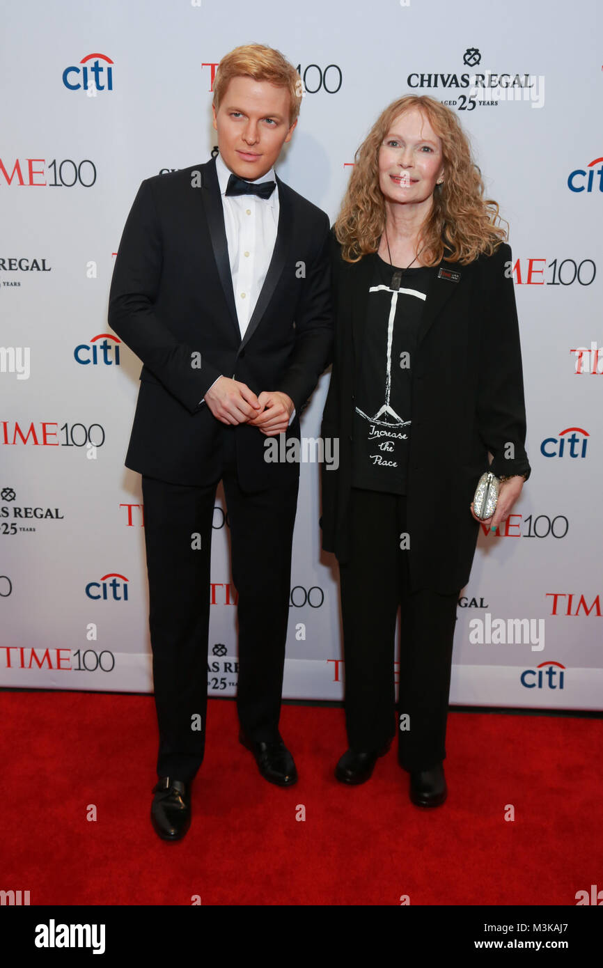 Ronan Farrow And Mia Farrow: A Potential Career Resurgence Ronan Farrow And Mia Farrow: A Potential Career Resurgence