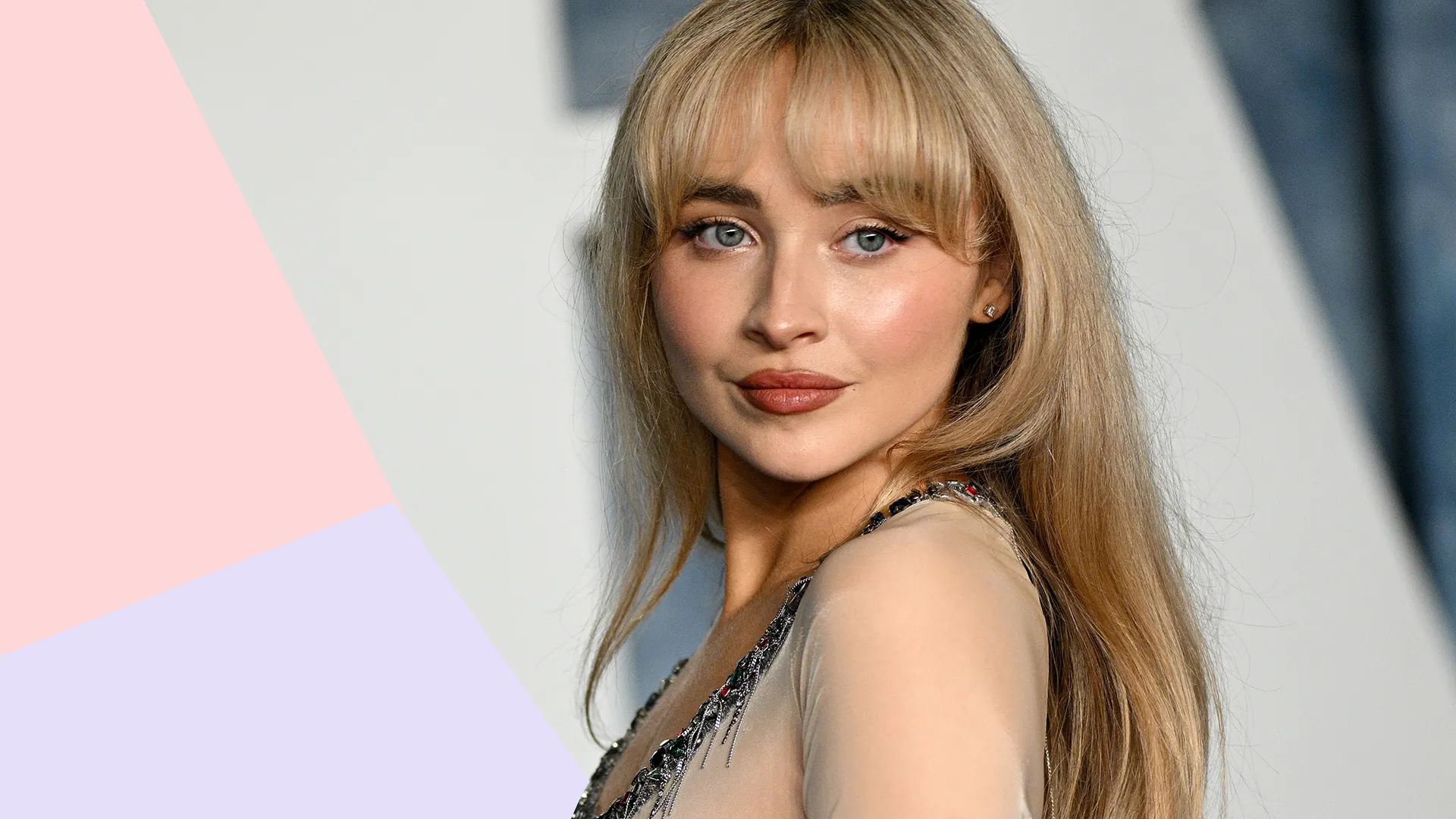 Sabrina Carpenter's Casual Look: Face Tee And Leggings Combo Sabrina Carpenter's Casual Look: Face Tee And Leggings Combo