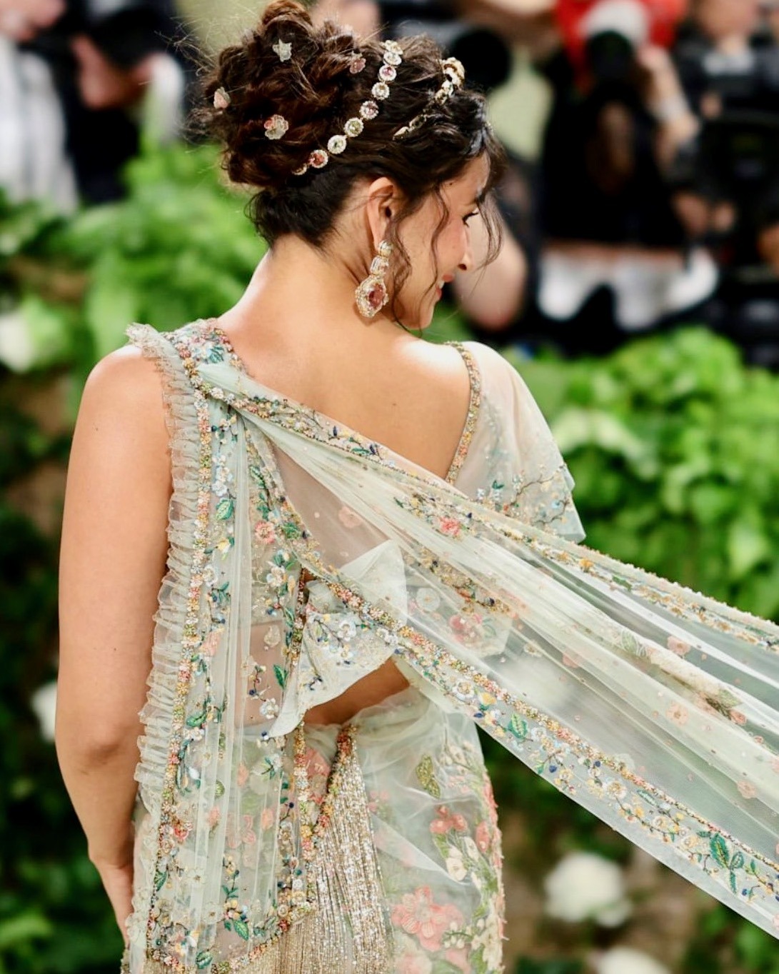 Sabyasachi Dresses Shah Rukh Khan For Met Gala Debut Sabyasachi Dresses Shah Rukh Khan For Met Gala Debut