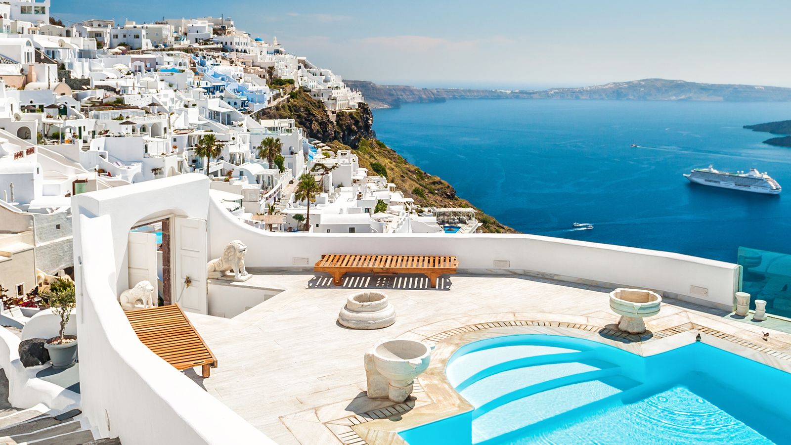 Santorini Earthquake Activity: Decreasing Tremors, Uncertain Future Santorini Earthquake Activity: Decreasing Tremors, Uncertain Future