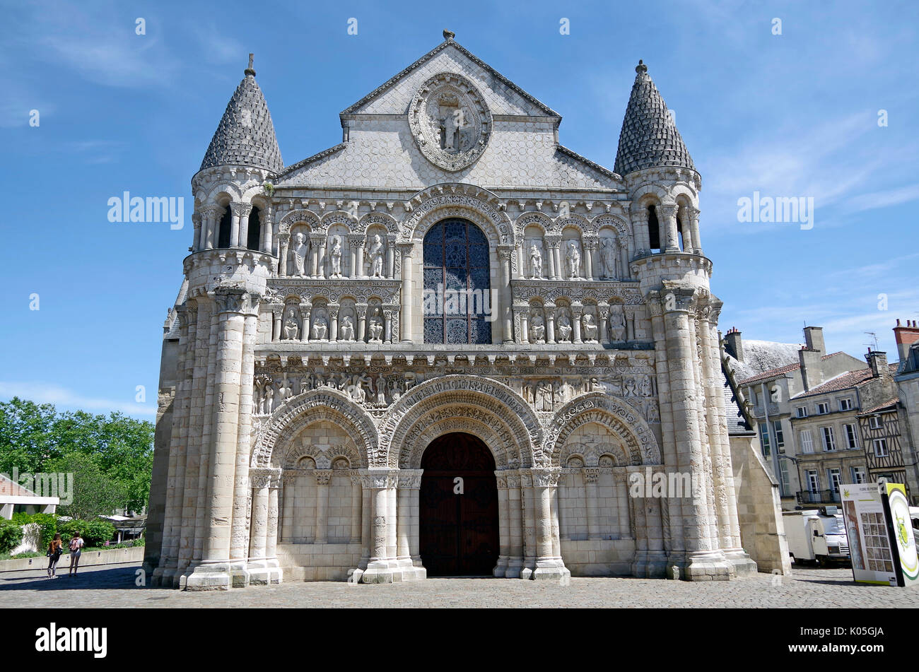Sauvegarde De Notre-Dame De Poitiers : Le Rôle Du Département Sauvegarde De Notre-Dame De Poitiers : Le Rôle Du Département