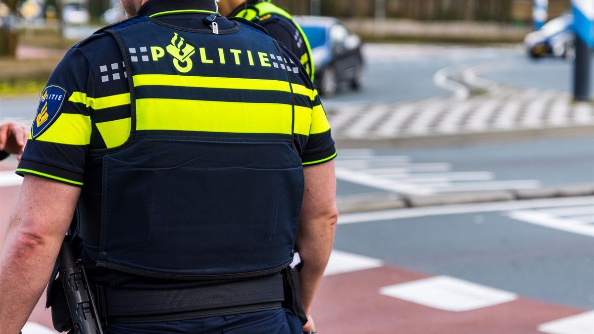 Schoolroof In Venlo: 16-jarige Verdachte Aangehouden Na Bedreiging Met Pistool Schoolroof In Venlo: 16-jarige Verdachte Aangehouden Na Bedreiging Met Pistool