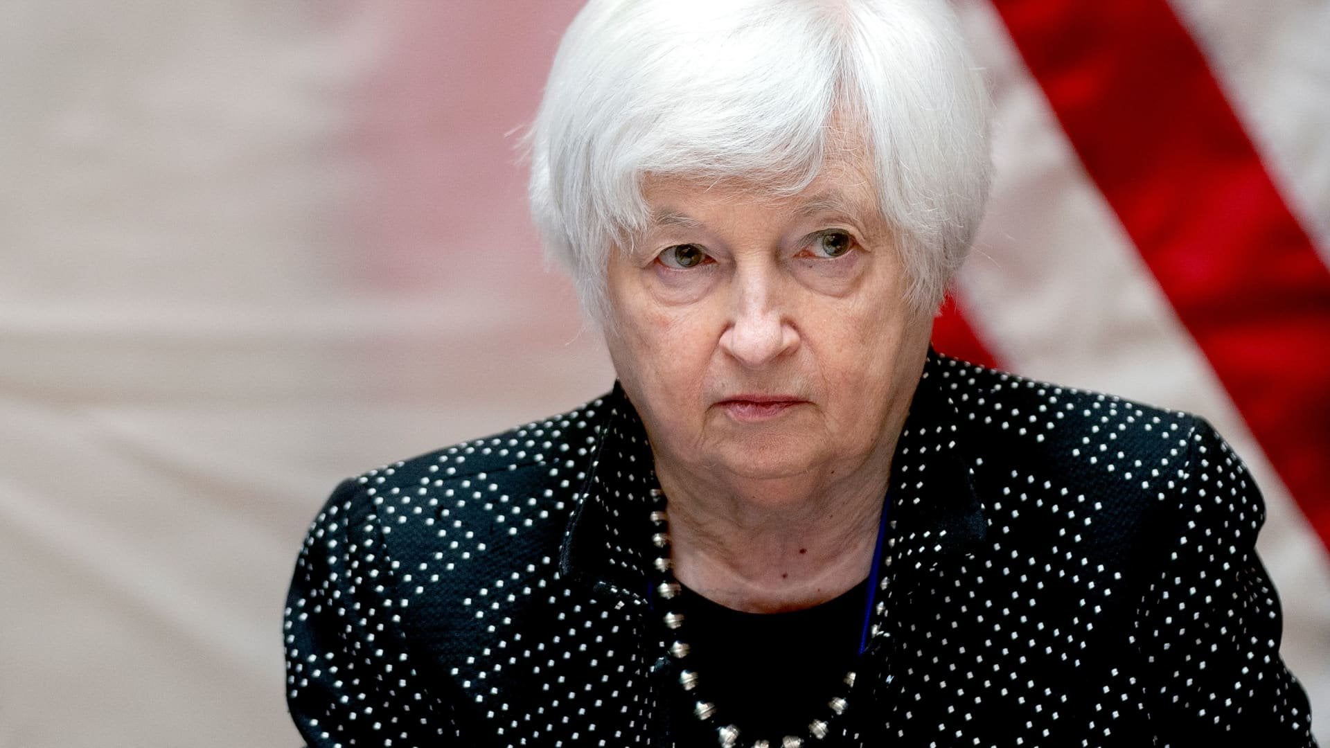 Scott Bessent's Warning: US Debt Limit Measures May End In August Scott Bessent's Warning: US Debt Limit Measures May End In August
