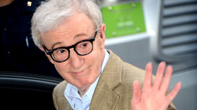 Sean Penn Questions Dylan Farrow's Allegations Against Woody Allen Sean Penn Questions Dylan Farrow's Allegations Against Woody Allen