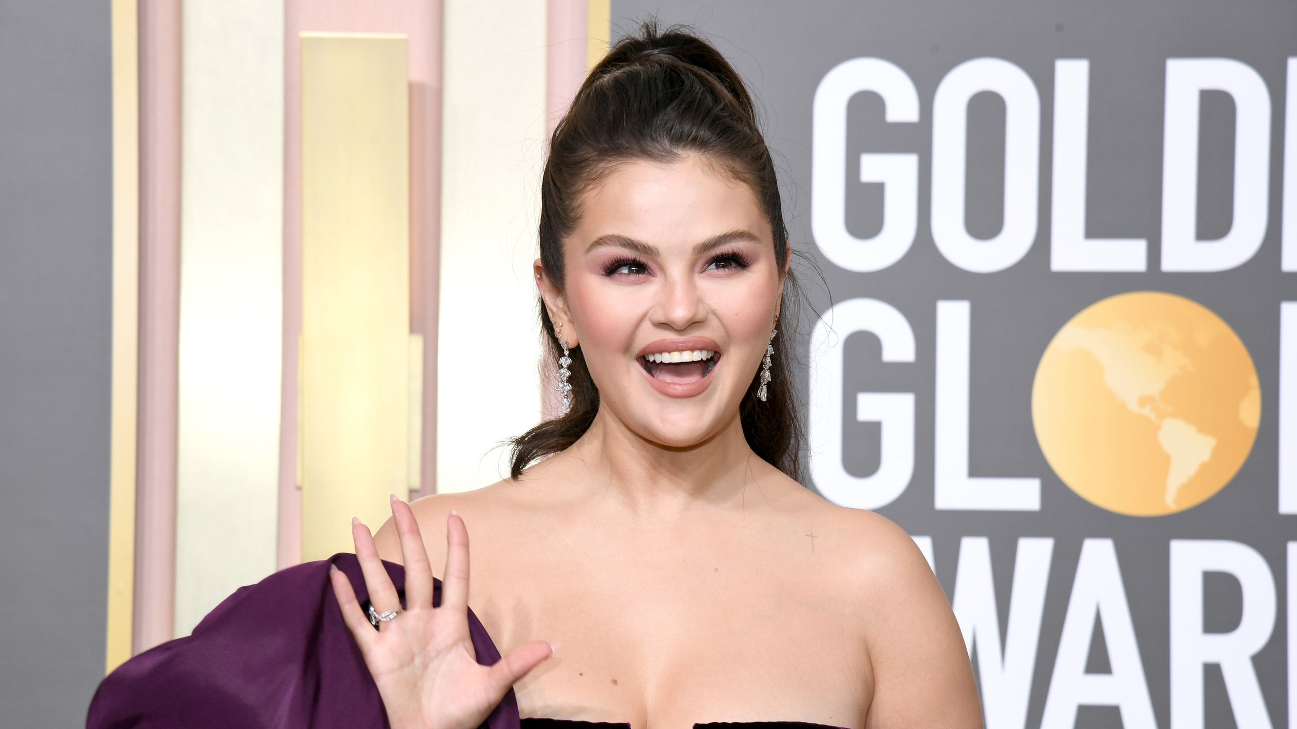 Selena Gomez's Sassy Leather Dress: Channel Your Inner Movie Star Selena Gomez's Sassy Leather Dress: Channel Your Inner Movie Star