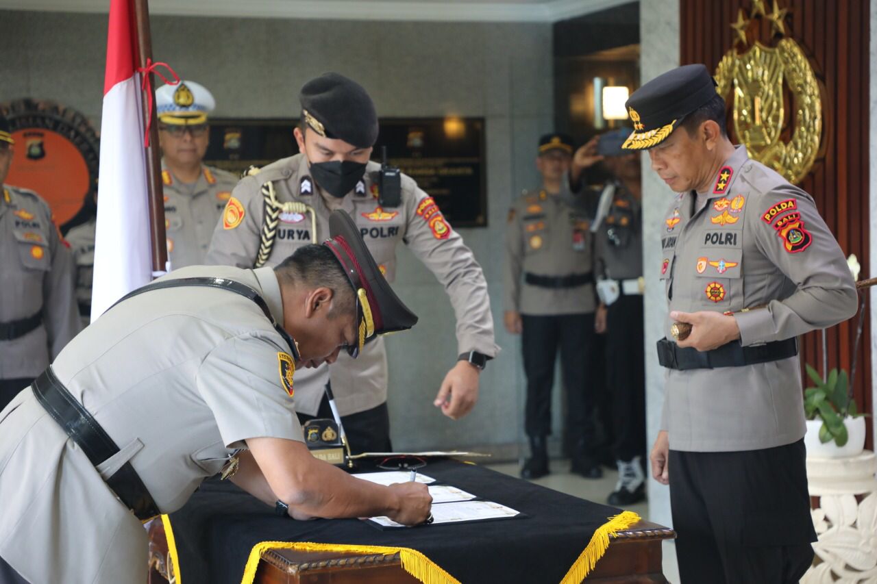Sertijab 7 Pamen Polda Bali Dipimpin Kapolda Irjen Daniel:  Apa Saja Pesannya?