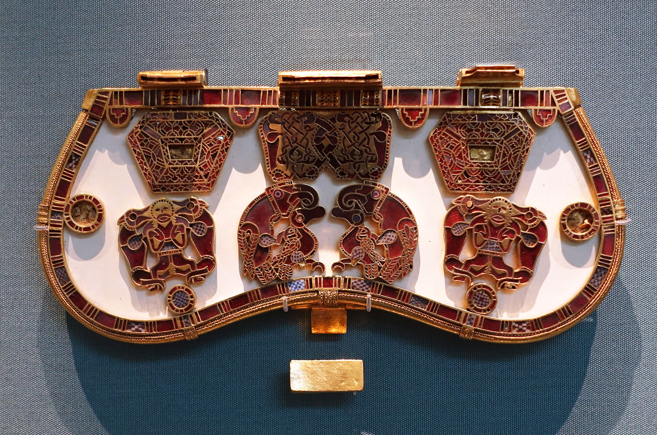 Sixth-Century Sutton Hoo Vessel: A Study Of Cremated Remains Sixth-Century Sutton Hoo Vessel: A Study Of Cremated Remains