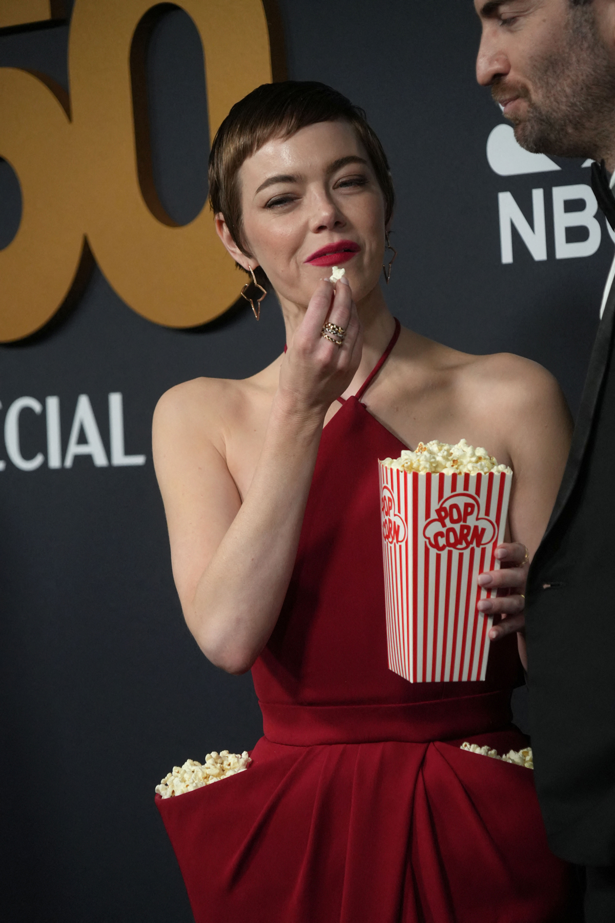 SNL 50th Anniversary: Emma Stone's Popcorn Dress Steals The Show SNL 50th Anniversary: Emma Stone's Popcorn Dress Steals The Show