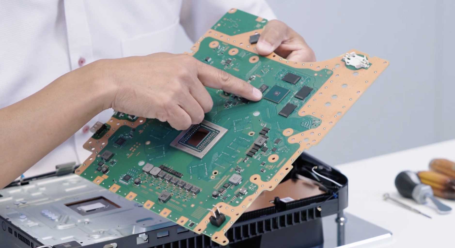 Sony PS5 Pro Teardown: Liquid Metal Cooling System Revealed Sony PS5 Pro Teardown: Liquid Metal Cooling System Revealed