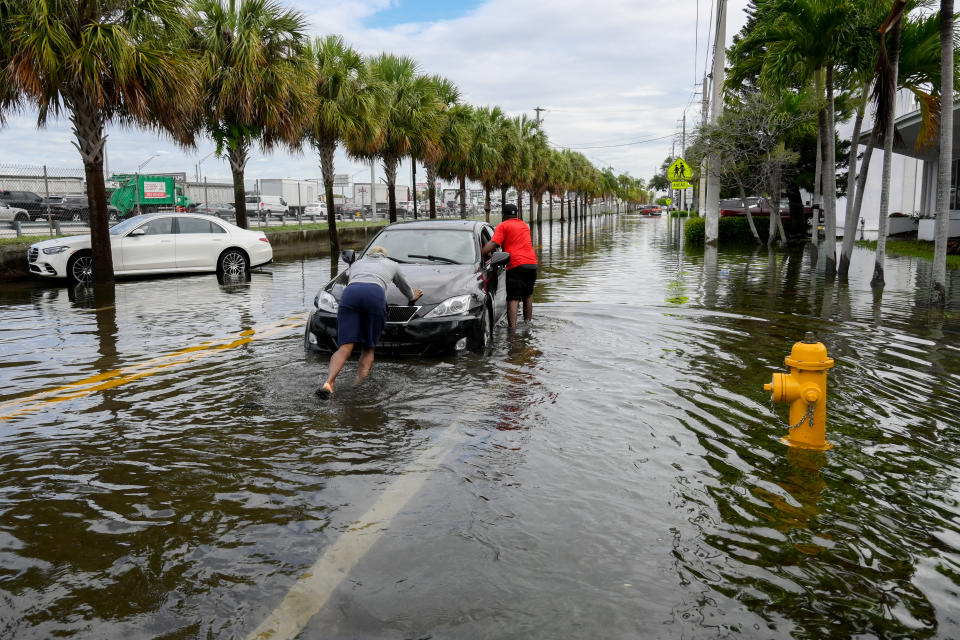 South Florida Braces For Flash Flooding As Heavy Showers Continue South Florida Braces For Flash Flooding As Heavy Showers Continue