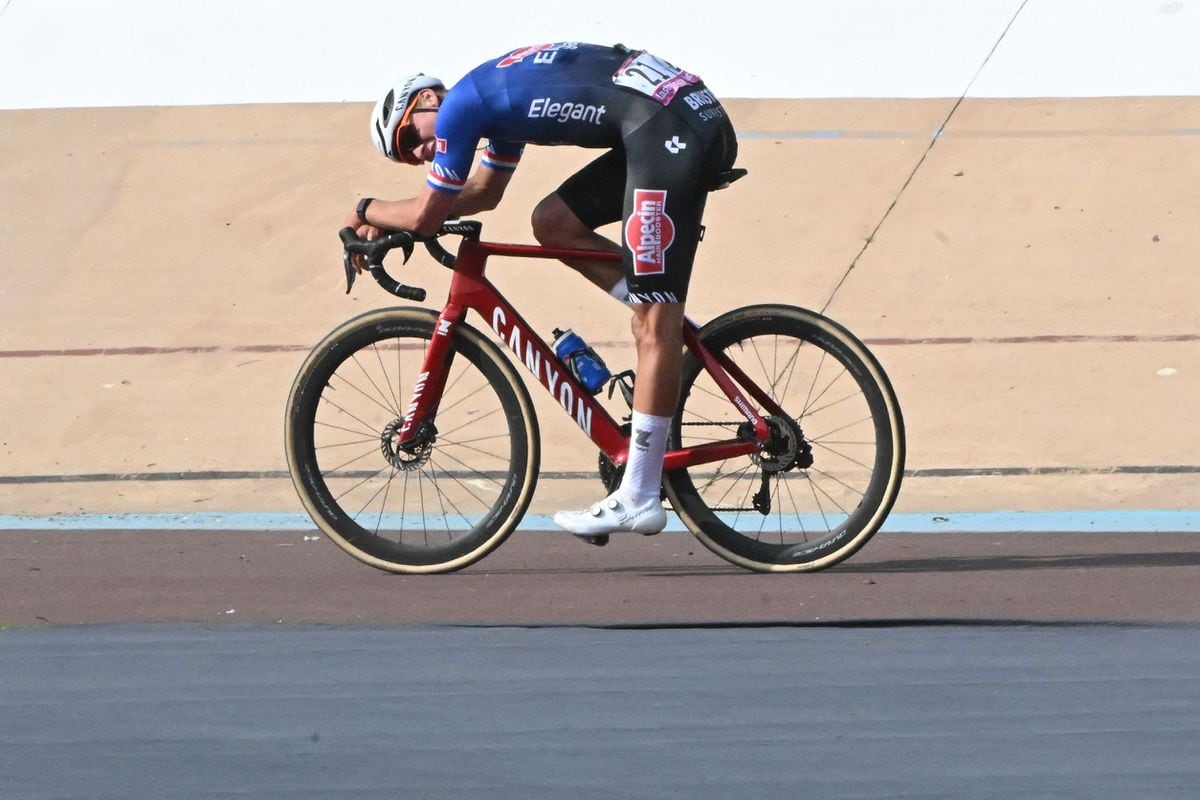 Spectator Arrested After Throwing Bottle At Mathieu Van Der Poel During Paris-Roubaix Spectator Arrested After Throwing Bottle At Mathieu Van Der Poel During Paris-Roubaix