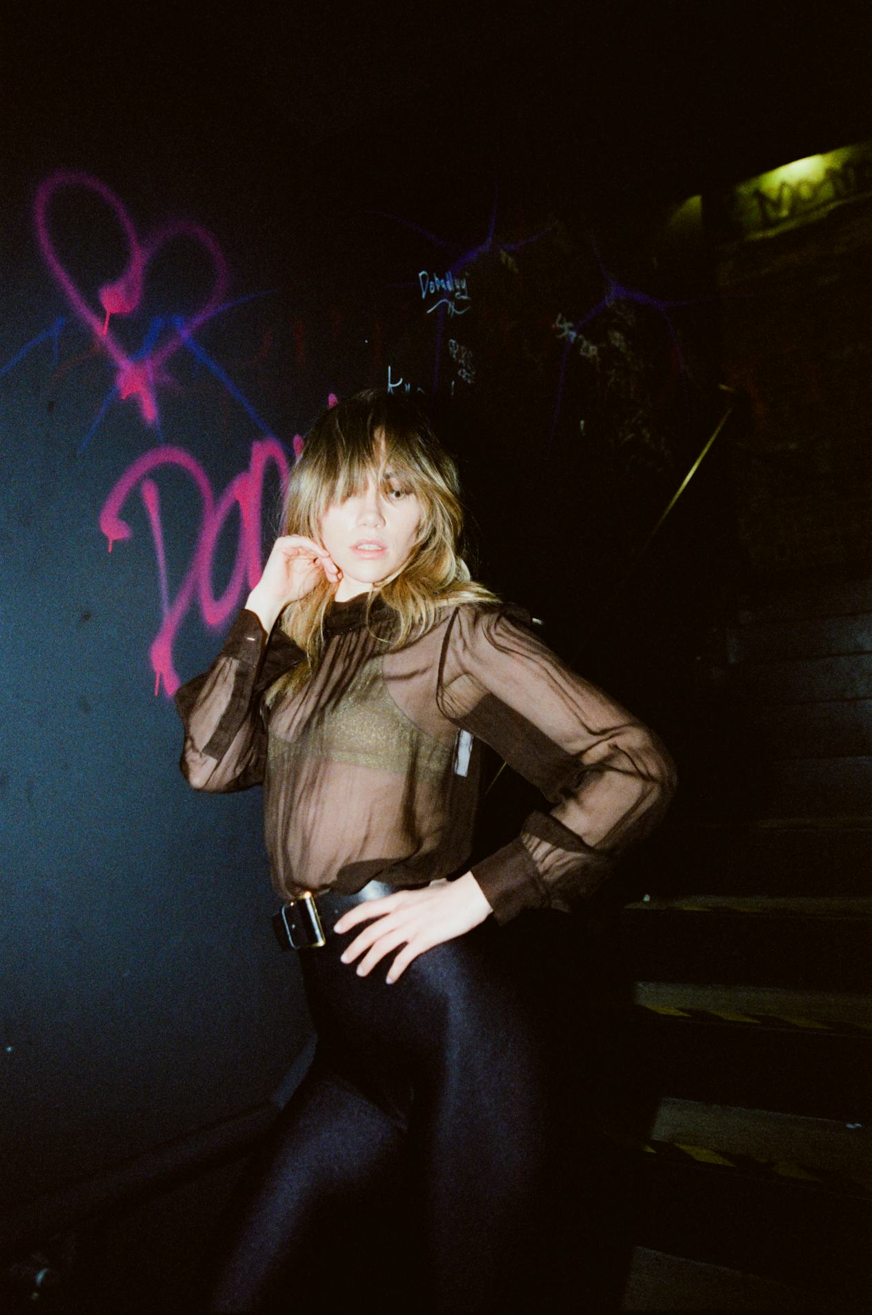 Suki Waterhouse Spotlights The Retro Trainer Trend Suki Waterhouse Spotlights The Retro Trainer Trend