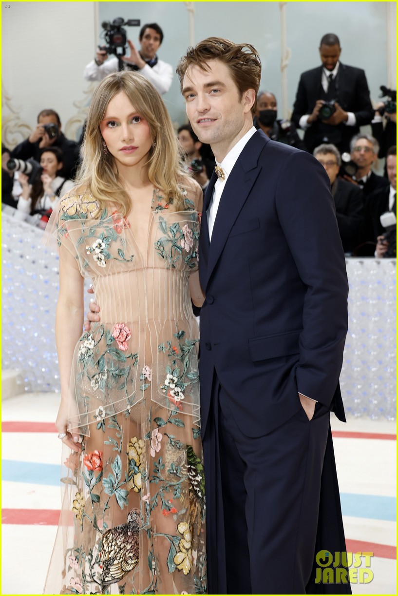 Suki Waterhouse's Daring Met Gala 2025 Look: Black Tuxedo Dress And Sideboob Suki Waterhouse's Daring Met Gala 2025 Look: Black Tuxedo Dress And Sideboob